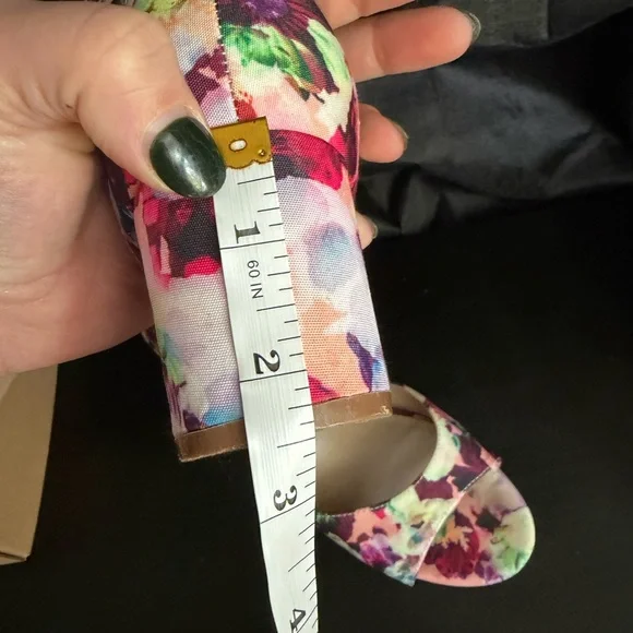 Dream Pairs Multicolor Floral Sandals - Picture 5 of 10